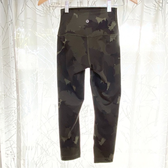 Lululemon green camo palm party high low roll waist wunder under crop leggings - Picture 4 of 12